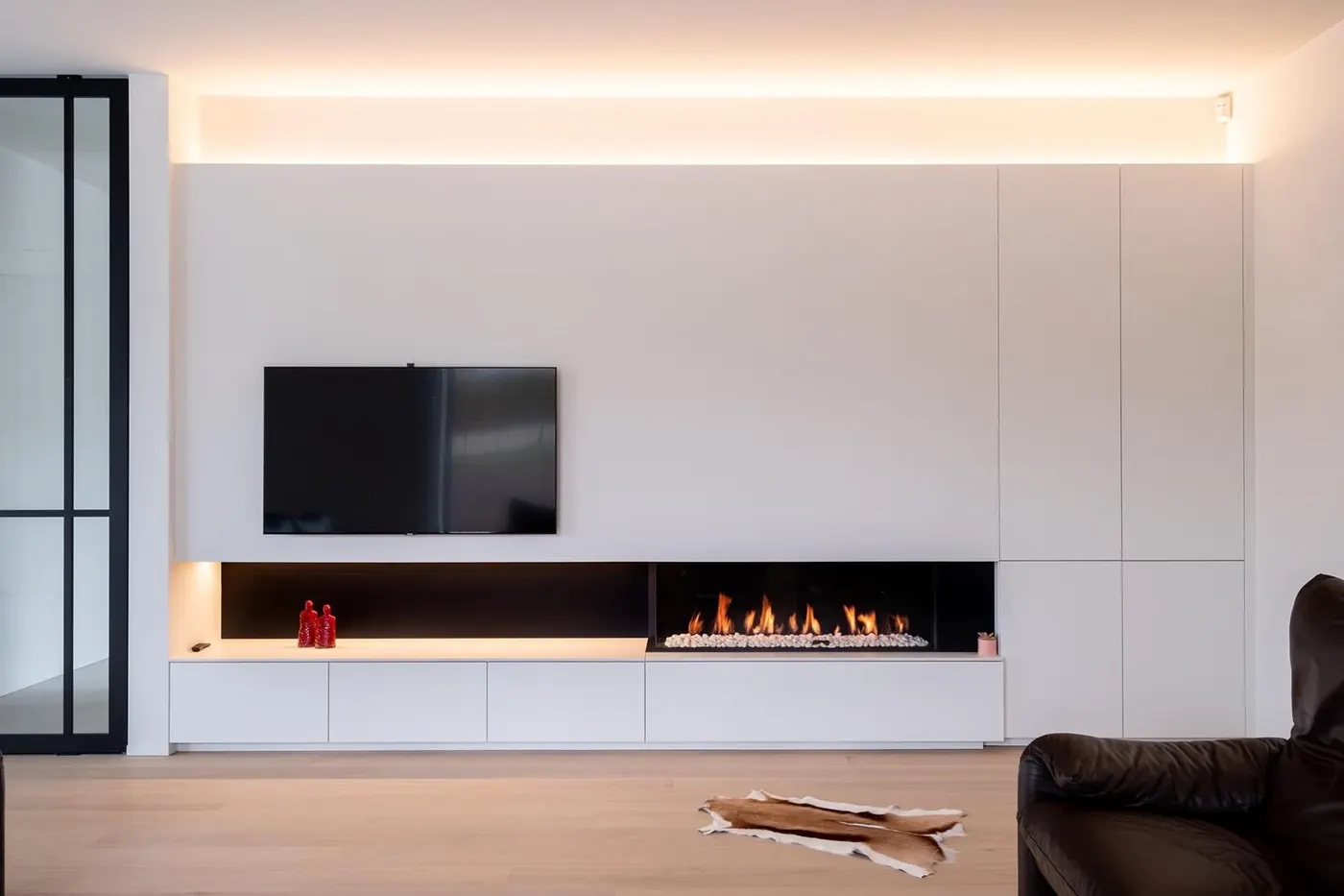 Painter for interior and exterior painting